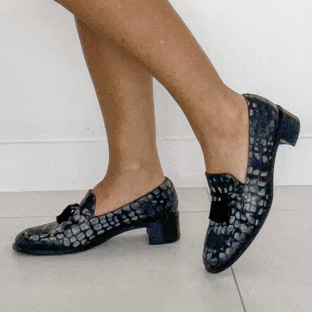 Stuart Weitzman Tassels Crocodile Pattern Leather… - image 3